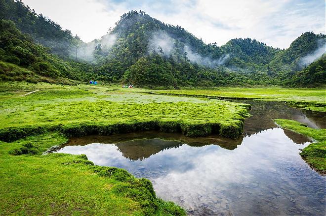 ‘登山包团系列’宜兰松萝湖露营二日．17岁少女梦幻湖 ｜台北出发