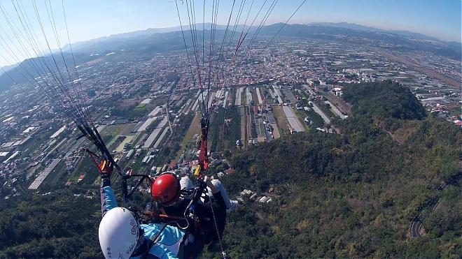 埔里虎头山高空飞行伞。初级体验