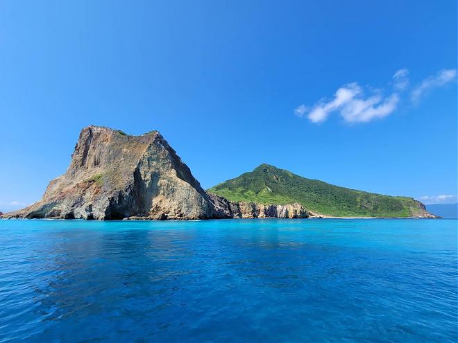 宜兰龟山岛赏鲸船票轻松订｜海上绕岛赏景二合一