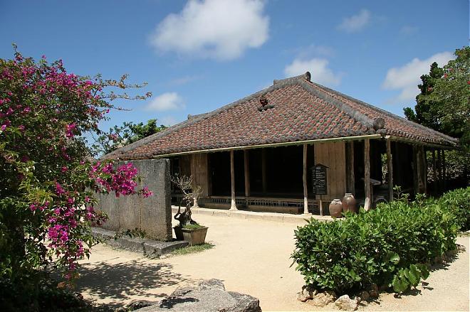 冲绳北部一日游| 美丽海水族馆2.5小时x琉球村x星野集团Banta Cafe