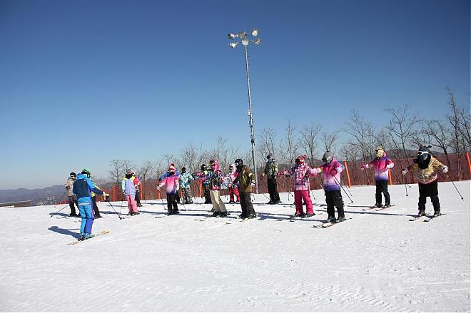 平昌ALPENSIA滑雪场二日游．含牧场体验及采草莓