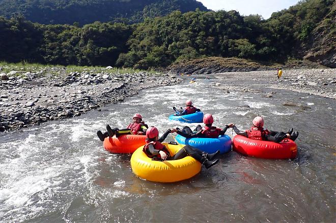 高雄茂林漂漂河体验｜独家漂流圈＆360度环流丘地形