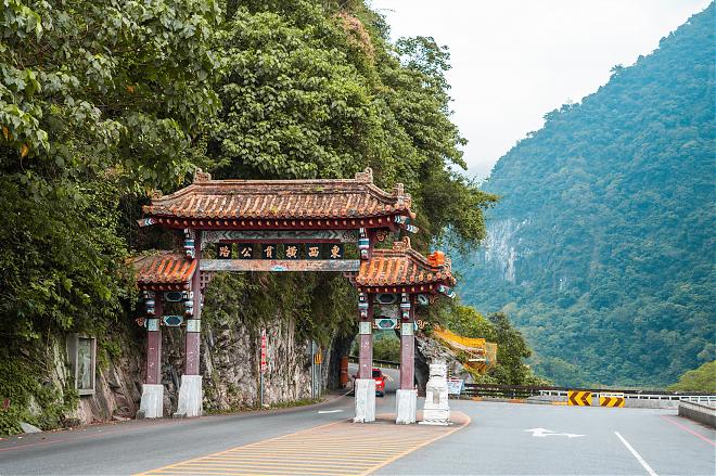 花莲太鲁阁电辅自行车半日骑行｜锥麓大断崖＆长春祠