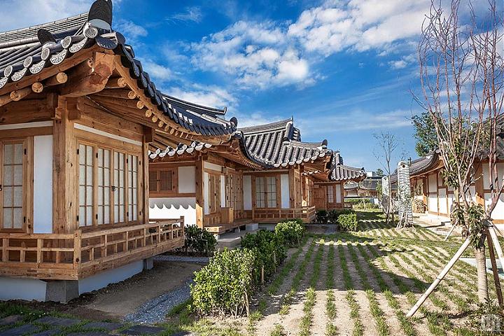 四季江陵x镜浦台x光影体验x高空脚踏车2日游(入住乌竹韩屋村/中文服务)