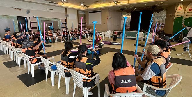 宜兰南方澳SUP立桨体验｜猴猴鼻岬角＆玻璃彩石沙滩秘境