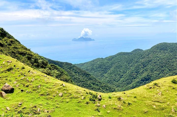 草岭古道+桃源谷一日连走｜走上山棱线，远眺龟山岛