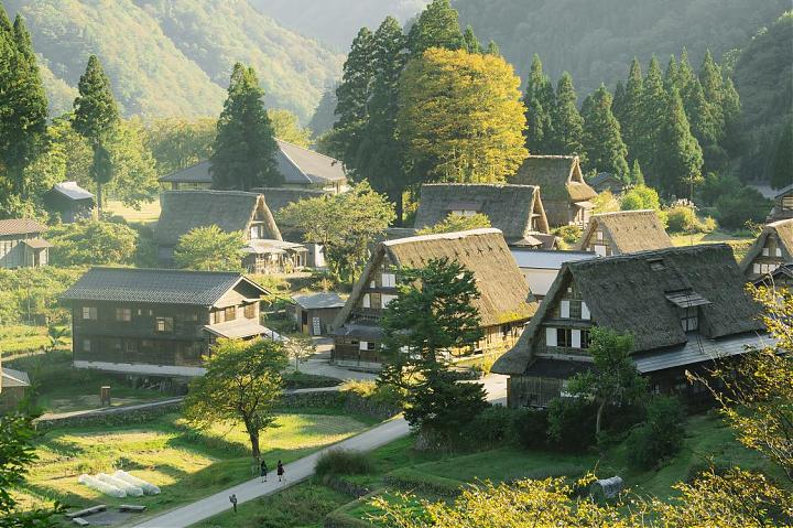 大阪出发｜白川乡合掌村.飞驒高山.金泽2日游(中文领队/来回交通)