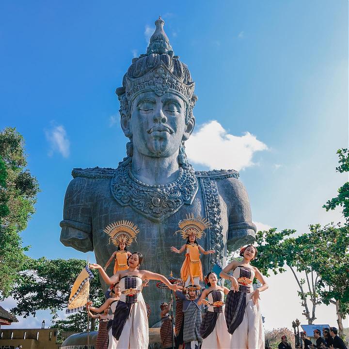 峇里岛南部一日游｜乌鲁瓦图庙、神鹰广场、情人崖秘境