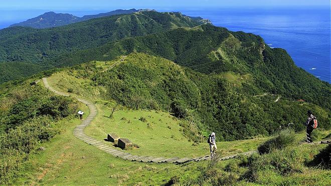 One-Day Hike in Taoyuan Valley and Caoling Historic Trail in New Taipei City | Guided Tour + Transportation