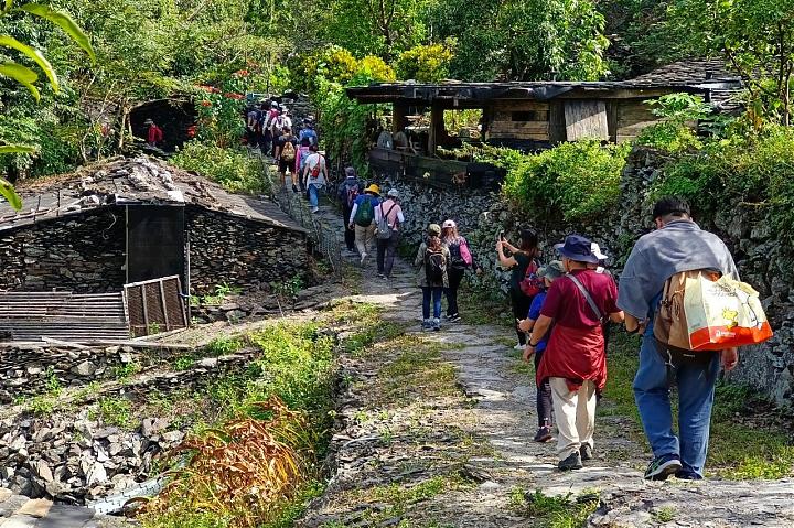 A Day at Pingtung's Laoqijia Slate House Village | The Largest Paiwan Slate House Settlement