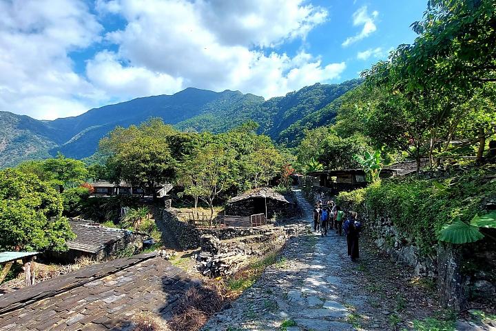 A Day at Pingtung's Laoqijia Slate House Village | The Largest Paiwan Slate House Settlement