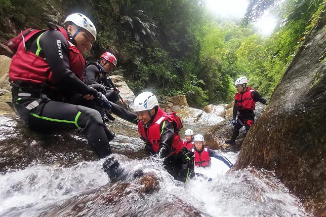 Jinyue Waterfall River Tracing Experience in Nan'ao, Yilan | Lupixi Waterfall Diving & Waterfall Slide