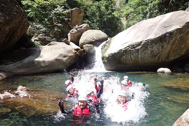 Miaoli Nanzhuang Fengmei River Trekking | Kuhuatan Secret Spot & Waterfall Climbing