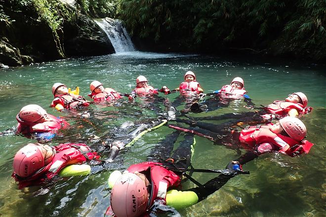 Pingtung Wanliu Creek River Tracing Challenge | Leaping Over the Cool Shuilian Waterfall