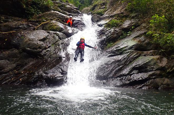 Pingtung Wanliu Creek River Tracing Challenge | Leaping Over the Cool Shuilian Waterfall