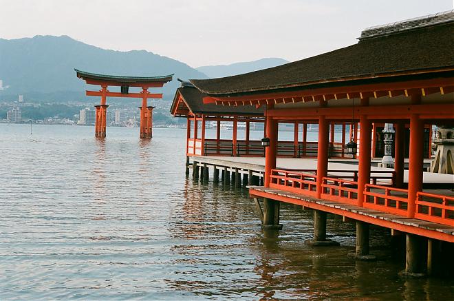 Itsukushima Shrine – The Great Torii Gate Soaring Over the Sea