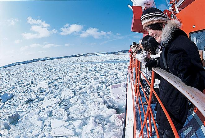 Hokkaido Monbetsu Icebreaker Cruise x Sounkyo Icefall Festival Day Trip | Departing from Sapporo