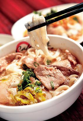 My First Yunnan Rice Dried Rice Experience: A Tasting Tour at Zhongzhen Market