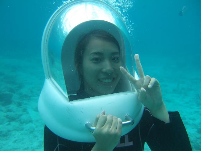 A new underwater walking experience in Onna Village, Okinawa. Even those who can't swim can participate.