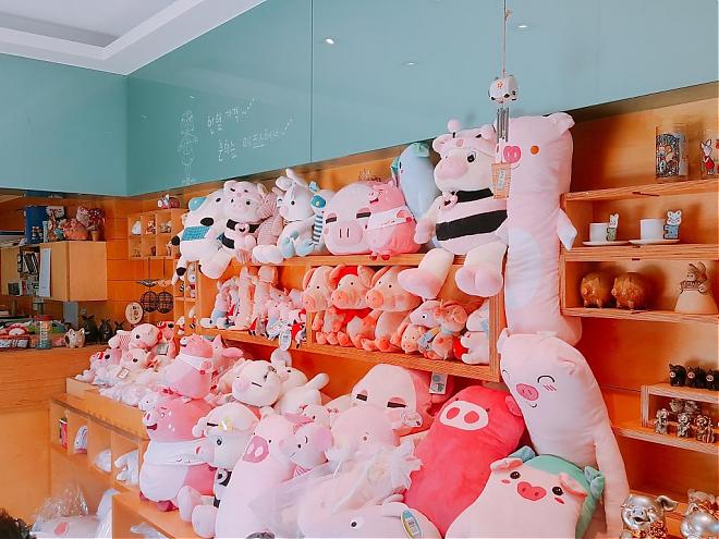 (From Seoul) Day Tour to Korea's First Sky Cafe, Romantic Starlight Garden, and Mini Pig World