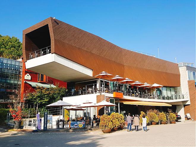 [Paju Photo Spot Day Tour] Calf Farm Handicraft Experience + Paju Premium Outlet Day Trip