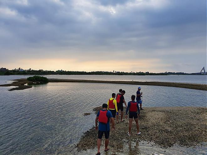 Pingtung Dapeng Bay SUP Exploration of Oyster Shell Island | Landing on the Mini Artificial Island