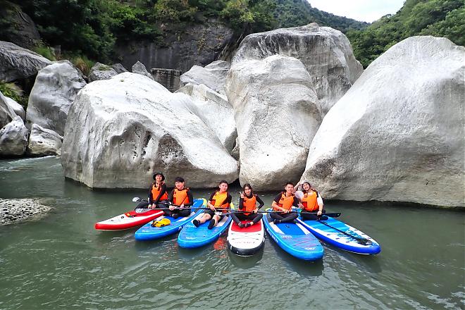 SUP Experience in Mawuku Creek, Donghe, Taitung | Explore the Donghe Twin Bridges and Emperor Rock