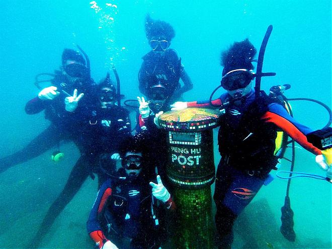 Penghu Diving Experience: Undersea Mailbox Photos & Postcards | No Diving License Required