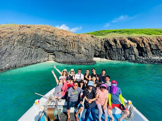 Penghu East Sea Island Hopping Tour | Dreamy Pengpeng Beach, Yuanbei Island, and Enjoy Water Sports