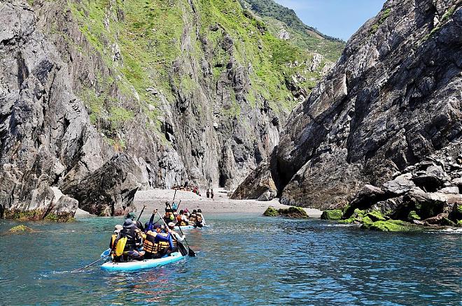 Yilan Wuyanjiao Dragon Boat SUP Sailing Experience | Towed by a Powerboat, Sail to the Blue Beer Sea