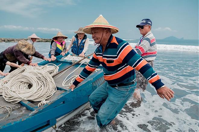 Experience fishing in a fishing village and experience a limited-edition tour during the Zhuangwei Art Festival