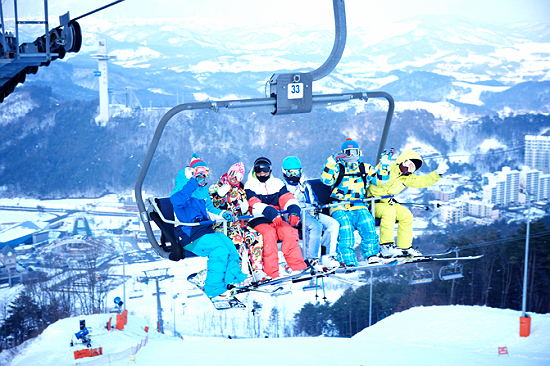 Seoul Skiing 2-Day/1-Night Tour | Hongcheon Daemyung SONO Ski Resort Free Travel Package