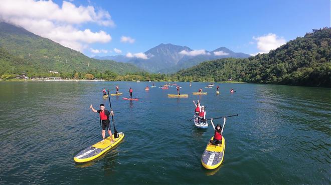 Hualien Liyu Lake SUP/Canoe Experience | Paddling towards the stunning mirrored lake scenery