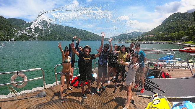 Hualien Liyu Lake SUP/Canoe Experience | Paddling towards the stunning mirrored lake scenery