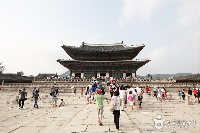 Seoul Flight & Hotel Package | 5 Days, 4 Nights at IBC Hotel Downtown (Departing from Taipei | Thai Airways)
