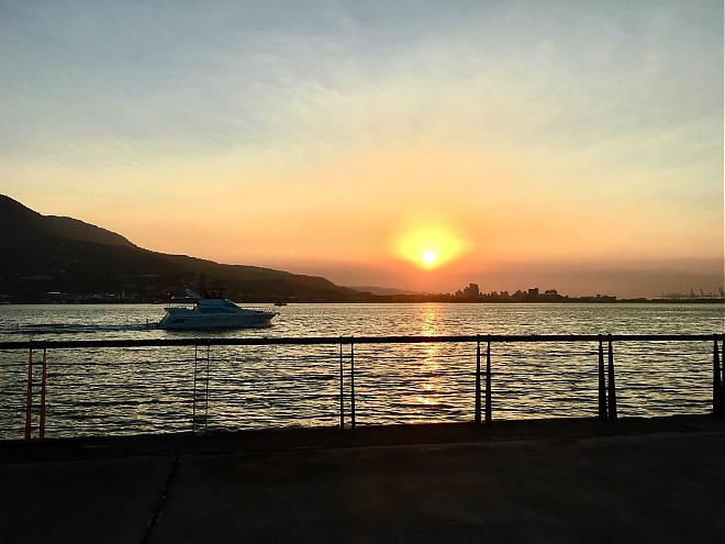 Tamsui Old Street Sunset × Cloud Gate Theater Experience