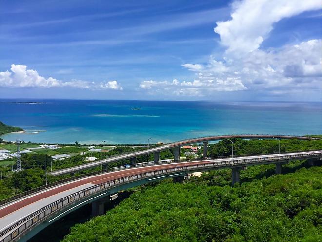 Southern Okinawa Bus Day Tour｜Senaga Island x Seafood Market x Outlets