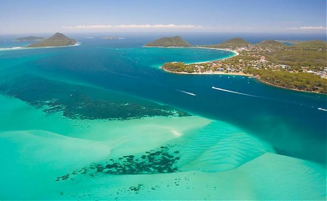 Sydney Port Stephens Day Tour | Desert Sandboarding & Dolphin Watching Boat Ride (Tickets Included)