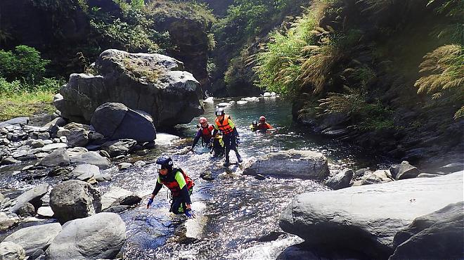 Pingtung Sandimen Valley Rafting Experience: Rock Climbing + Deep Pool Diving