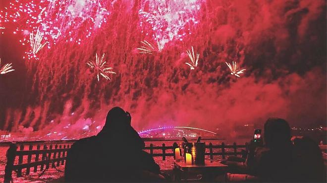 Penghu Fireworks Festival Lounge Bar. Limited-time charter boat for viewing the fireworks show.