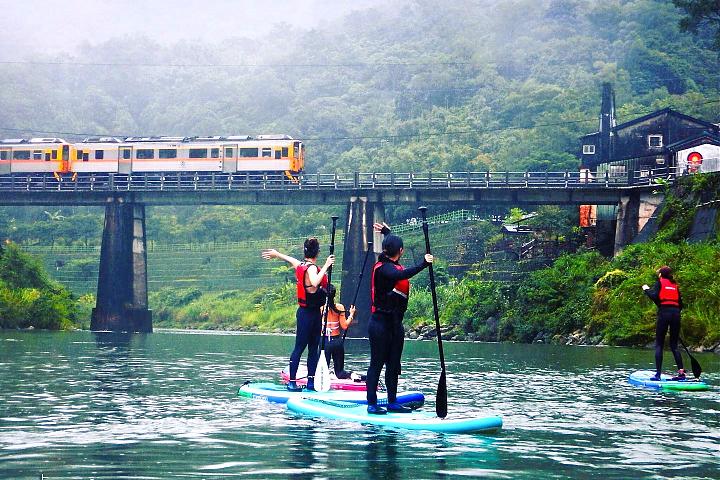 Sandiaoling SUP & River Rafting Experience. Explore the unique landscape of the river valley potholes.
