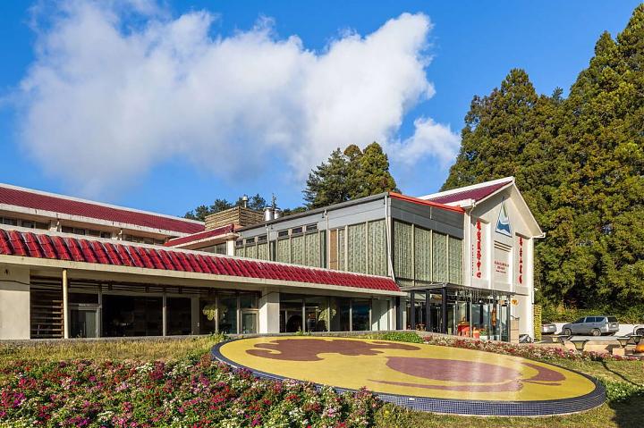 Fushoushan Thousand Cherry Blossom Garden Cherry Blossom Viewing Day Charter | 9-Seater Car & Driver-Guide Service