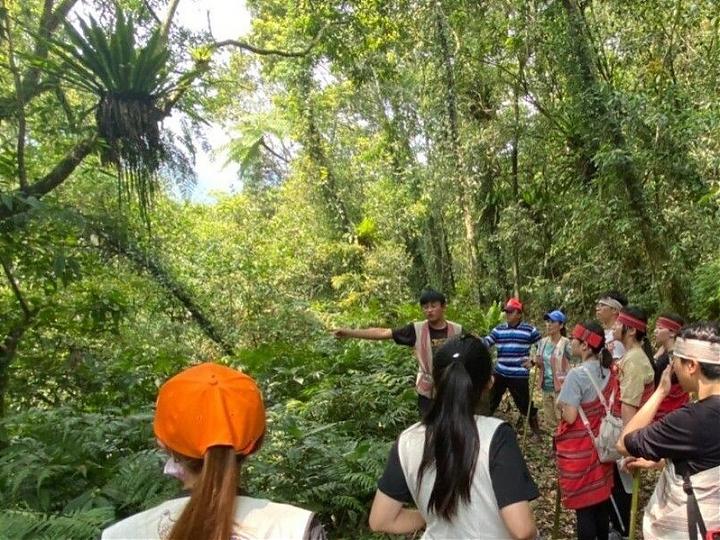 Yilan Pengpengyexi Hot Springs & Tribal Experience Tour | DIY Hunter Rice Packs & Traditional Clothing Experience