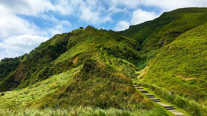 One-Day Hike in Taoyuan Valley and Caoling Historic Trail in New Taipei City | Guided Tour + Transportation