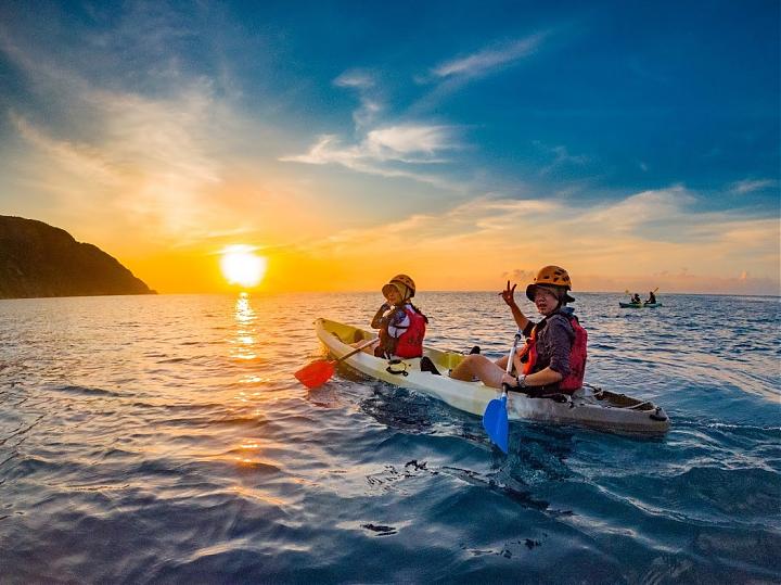 Yilan Dong'ao Bay Water Activities | Canoeing & Sea Magic Carpet Fun