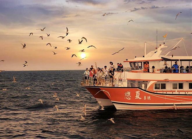 Penghu East China Sea Starry Sky Tour | Evening Cruise to Penghu Beach. Must-Try Lobster Noodles | Feeding Terns & Night Fishing