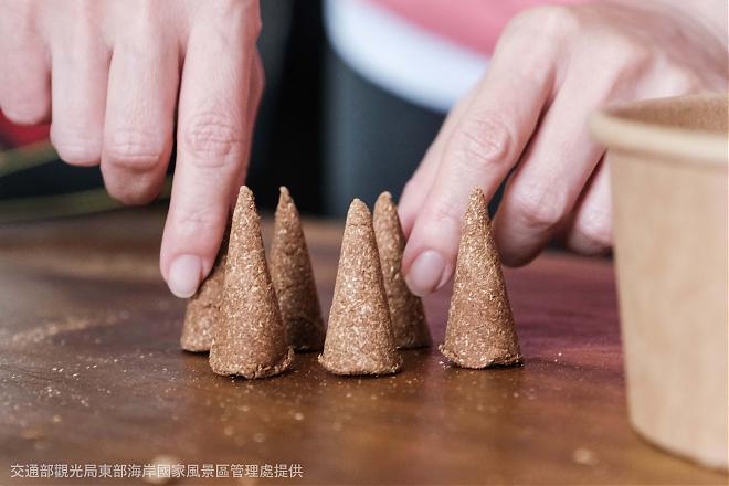 Donghe Agarwood Forest Garden in Taitung: Backflow Incense Making Experience