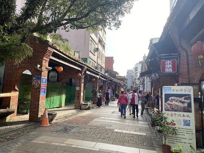 Taipei Pinglin and Xiangshan Day Tour | Tea Making and Tea Ceremony Experience