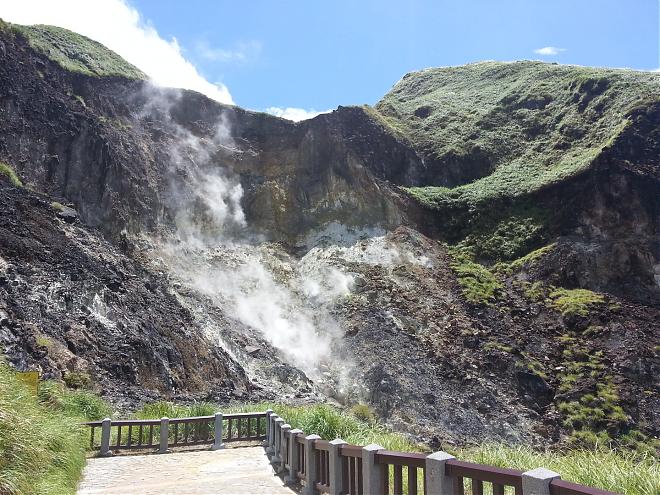 Taipei: Day Trip to Yangmingshan in Beitou | Experience a Hot Spring Foot Bath