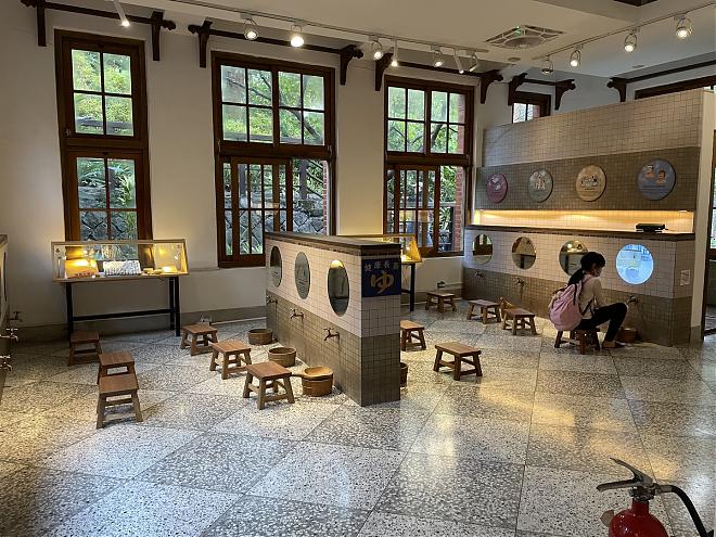 Taipei: Day Trip to Yangmingshan in Beitou | Experience a Hot Spring Foot Bath